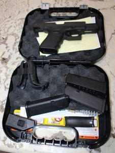 lot 4 image: Glock 19 Gen 4 9mm. MUST BE 21 TO PURCHASE AND HAVE NO REASONS NOT TO OWN A FIREARM.
