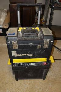 lot 204 image: 2-part locking tool box with tools