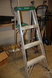 lot 290 image: Aluminum 4 painters step ladder