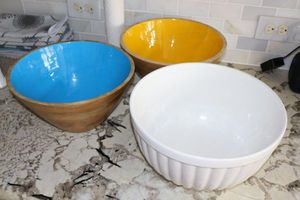 lot 66 image: Serving  salad bowls two large wood