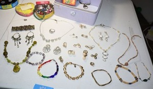 lot 306 image: Jewelry