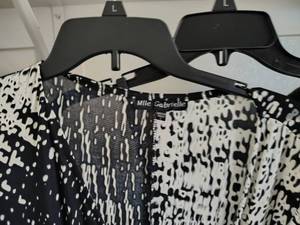 lot 322 image: Added last minute...... Womens dresses
