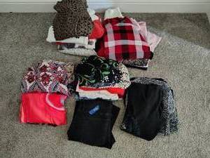 lot 326 image: Added last minute..... Womens clothing casuals, blouses and sweaters