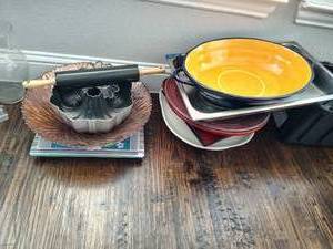 lot 74 image: Mixture of glass and plastic plates and bowls, bundt pan