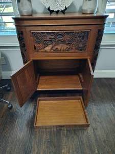 lot 8 image: Chinese style hand carved vintage bar and liquor cabinet - 36W x 18D x 39.5H