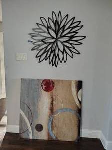 lot 115 image: Art dcor 36 round metal flower and 40 square canvas art from Kirklands, see all photos
