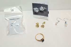 lot 15 image: Jewelry Earrings and ring, see all photos