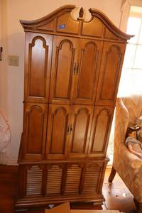 lot 73 image: Vintage RCA Victor stereo system and cabinet (not content)