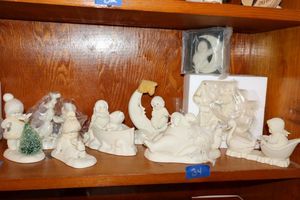 lot 34 image: Snowbabies figurines