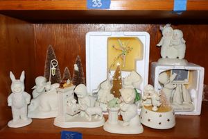 lot 35 image: Snowbabies figurines