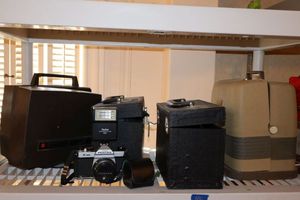 lot 48 image: Vintage cameras and projectors