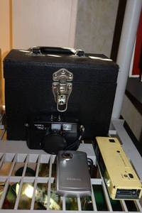 lot 49 image: Vintage cameras as shown