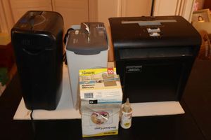 lot 60 image: Paper shredders and slim jewel CD cases