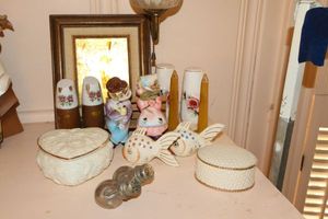 lot 61 image: Vintage salt and pepper shakers and Lenox trinket boxes