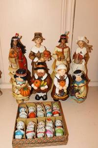 lot 62 image: Thanksgiving wood and resin carved figurines and mini ceramics
