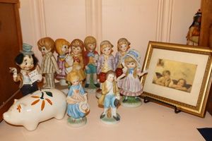 lot 63 image: Ceramic figurines with piggy bank and angel print