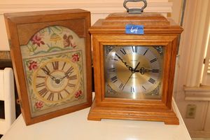 lot 64 image: Mantle clocks and wall clock