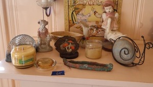 lot 65 image: Home dcor items