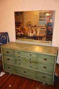 lot 91 image: Vintage green painted dresser with mirror