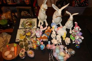 lot 158 image: Easter decorations