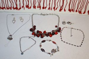 lot 136 image: Jewelry Valentines assortment