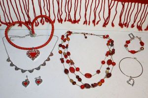 lot 138 image: Jewelry Valentines assortment