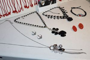 lot 141 image: Jewelry Valentines assortment