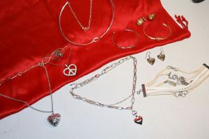 lot 145 image: Jewelry Valentines assortment