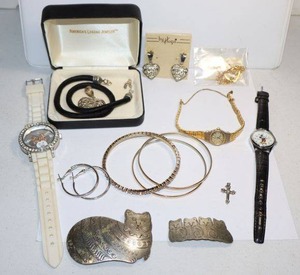 lot 117 image: Jewelry Mickey Mouse watches, heart necklace and earring set and more
