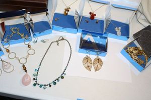 lot 126 image: Jewelry Avon jewelry selection