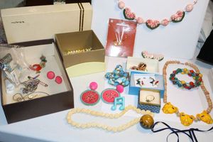 lot 127 image: Jewelry Misc. assortment