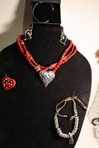 lot 133 image: Jewelry Valentines assortment