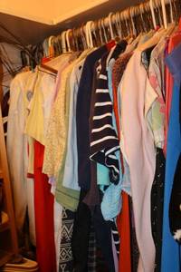 lot 152 image: Womens clothes size XL mostly