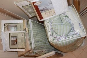 lot 165 image: Full sheet sets, comforter sets, tablecloth
