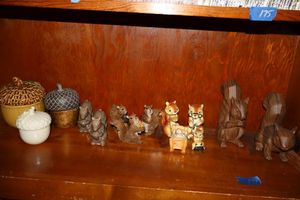 lot 177 image: Squirrel figuriness&p shakers and acorn jars