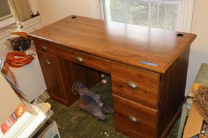 lot 185 image: Desk - 46x24x30.5