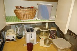 lot 245 image: Bread warmers and baskets, vintage food processor and blender with toaster