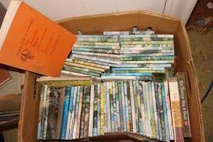 lot 275 image: Vintage Readers Digest magazines