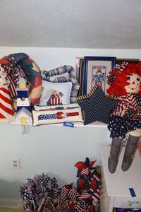 lot 280 image: 4th of July decorations and fabric
