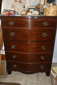 lot 329 image: Vintage 5 drawer dresser (glass on top was cracked so removed)