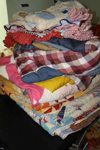 lot 304 image: Vintage quilts