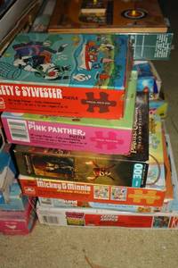 lot 306 image: Vintage puzzles