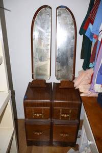 lot 315 image: Vintage furniture drawers and mirrors