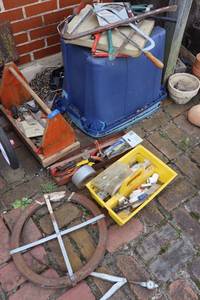 lot 354 image: Tools as shown