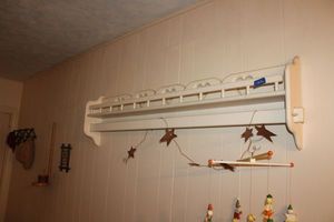 lot 206 image: Painted wood decorative shelf with mobile and other wall dcor