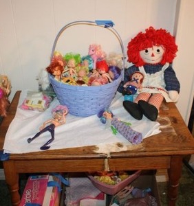 lot 198 image: Wooden work table with Raggedy Ann and toys