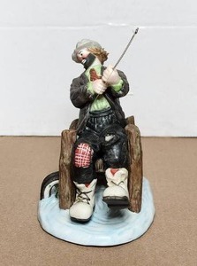 lot 52 image: Vintage Emmett Kelly Jr Flambro Porcelain Clown Figurine - Catch of the Day - Hand signed