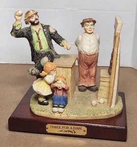 lot 108 image: Vintage Emmett Kelly Jr Flambro Porcelain Clown Figurine - Three for a dime - wood base - hand signed