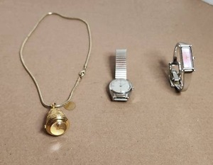 lot 59 image: Selection of watches - Gucci, Seiko, DVF
