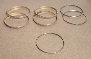lot 58 image: Selection of jewelry - bracelets